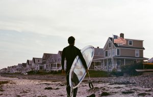 Surfer à Wells (Wells Beach) dans le Maine, photo argentique