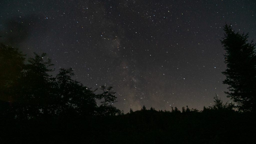 Le ciel étoilé sans perséides au Mont-Ham, par Côté Hublot